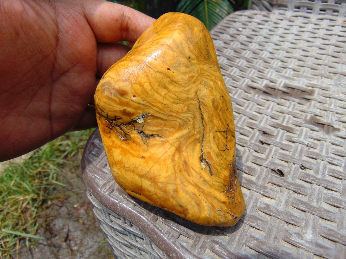 196 gram Polished 100x68x55mm Indonesia Yellow Fragrance Amber for Healing 25K28