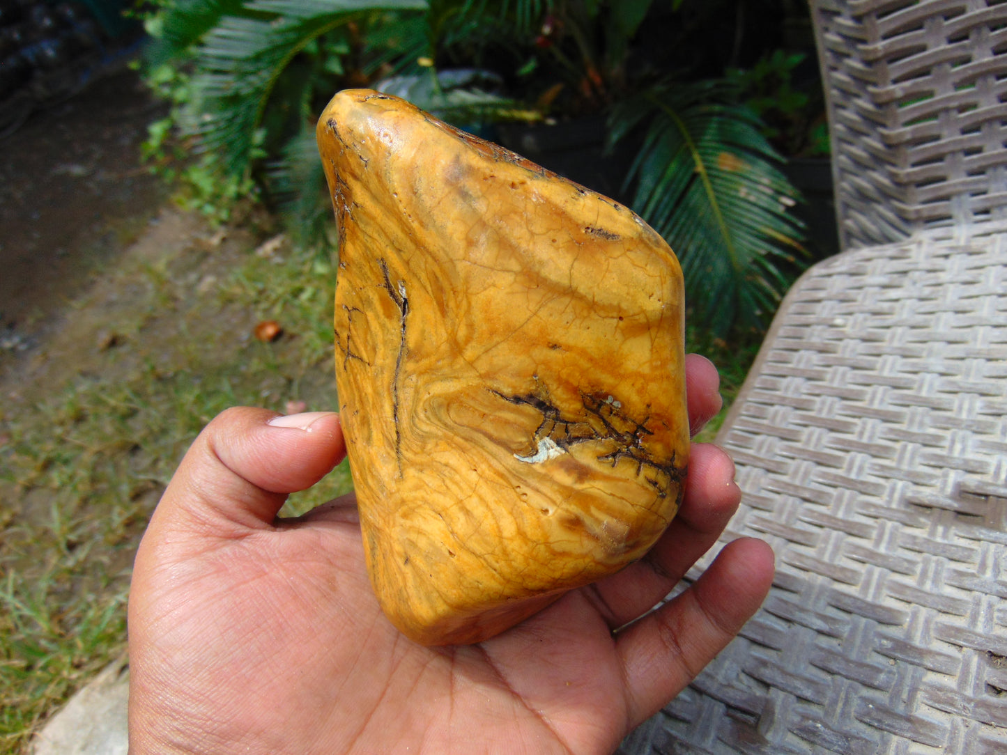 196 gram Polished 100x68x55mm Indonesia Yellow Fragrance Amber for Healing 25K28