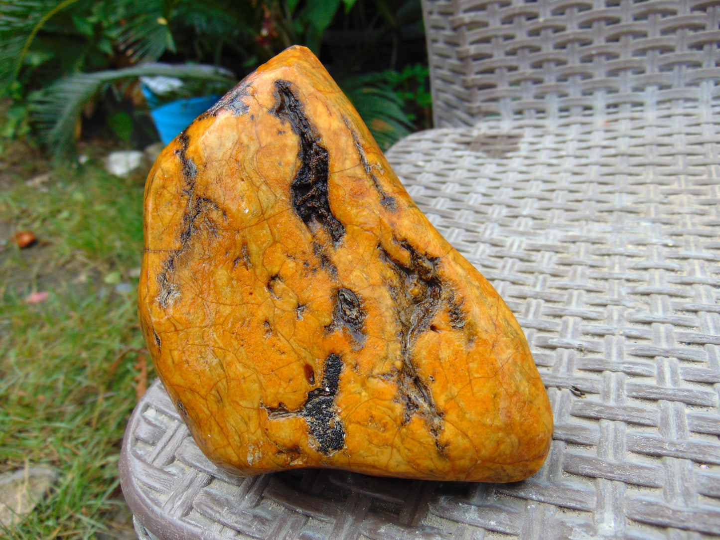 279 gram Polished 125x85x55mm Indonesia Yellow Fragrance Amber for Healing 25K35