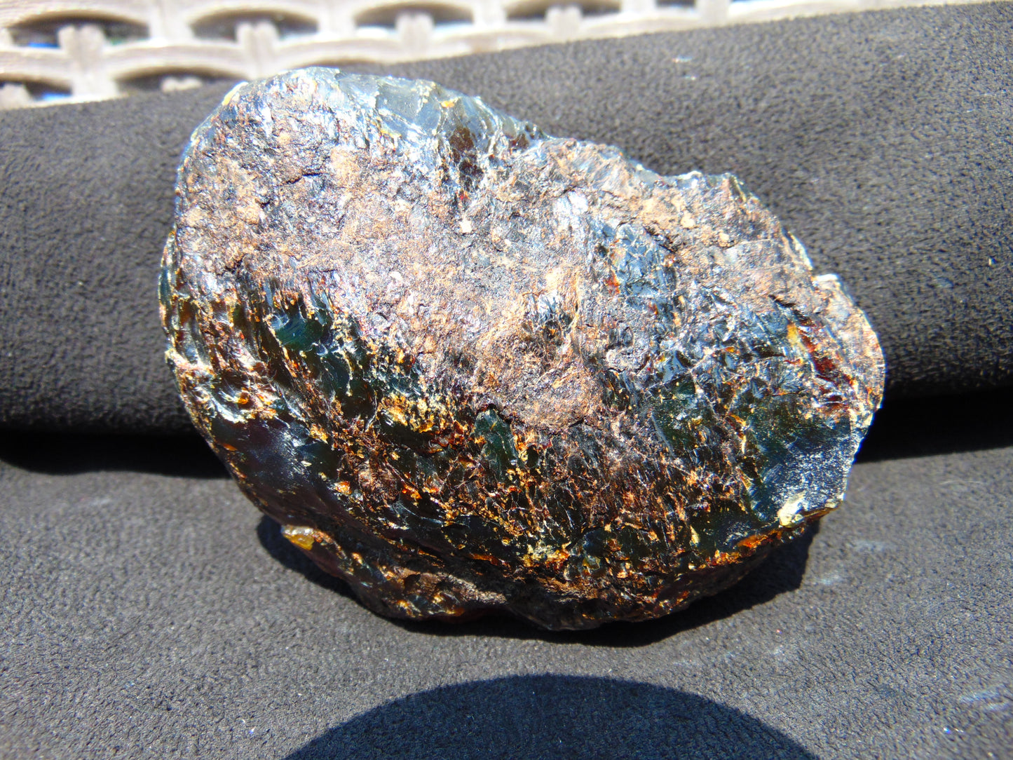 84 gr Sea Turtles Carving 85x67x36 mm Indonesian Blue Amber for Healing AJ200