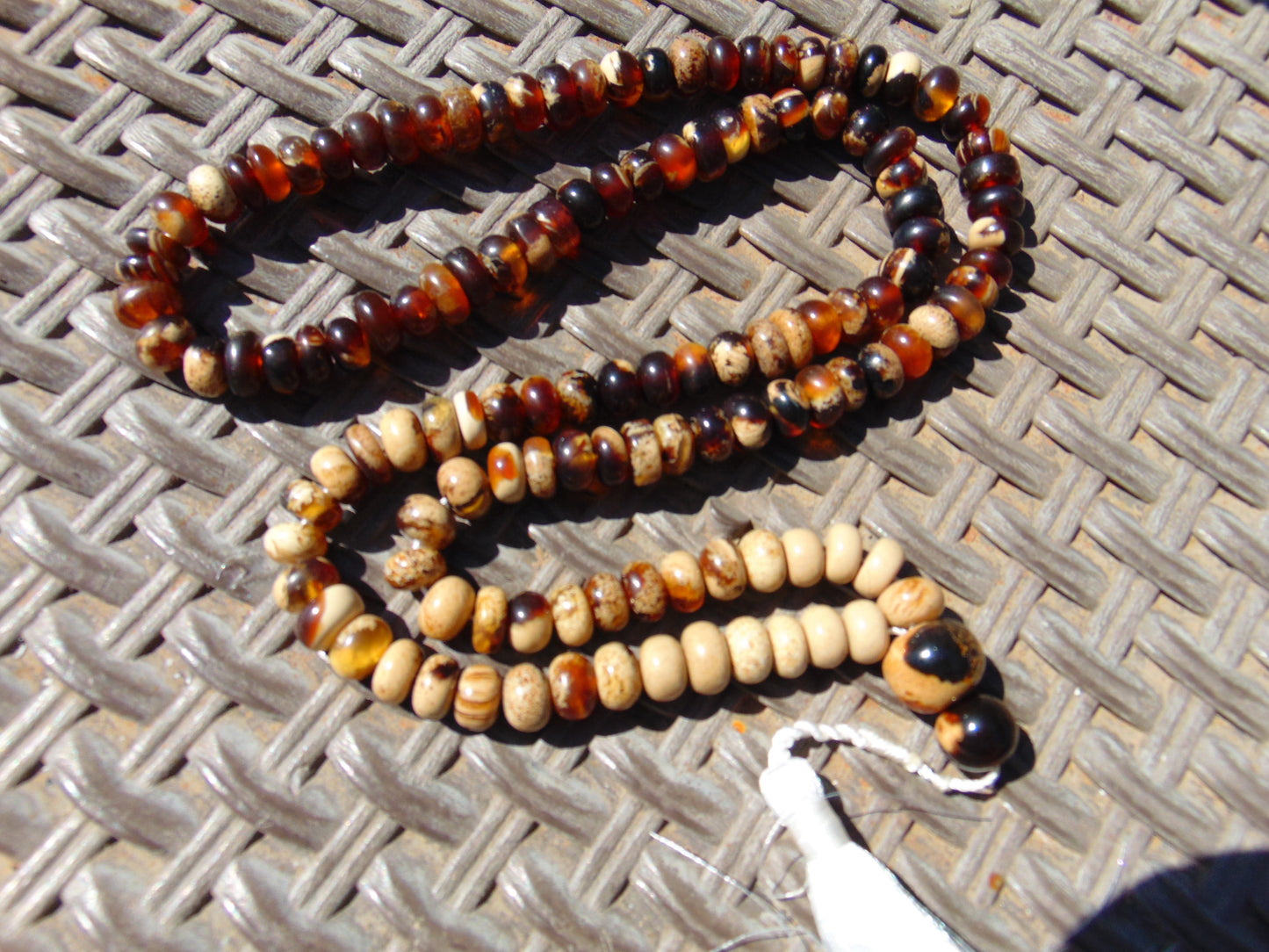 52 gram 108 Beads Rosary Mala Buddha for Yoga and Meditation Indonesian Zebra White Amber for Healing MR4