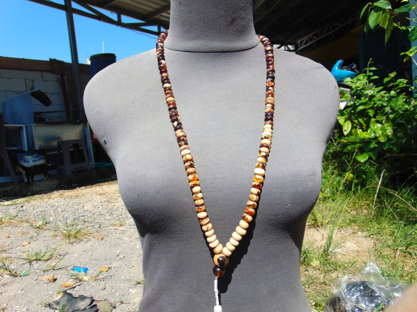 52 gram 108 Beads Rosary Mala Buddha for Yoga and Meditation Indonesian Zebra White Amber for Healing MR4