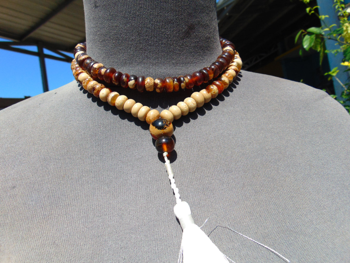 52 gram 108 Beads Rosary Mala Buddha for Yoga and Meditation Indonesian Zebra White Amber for Healing MR4