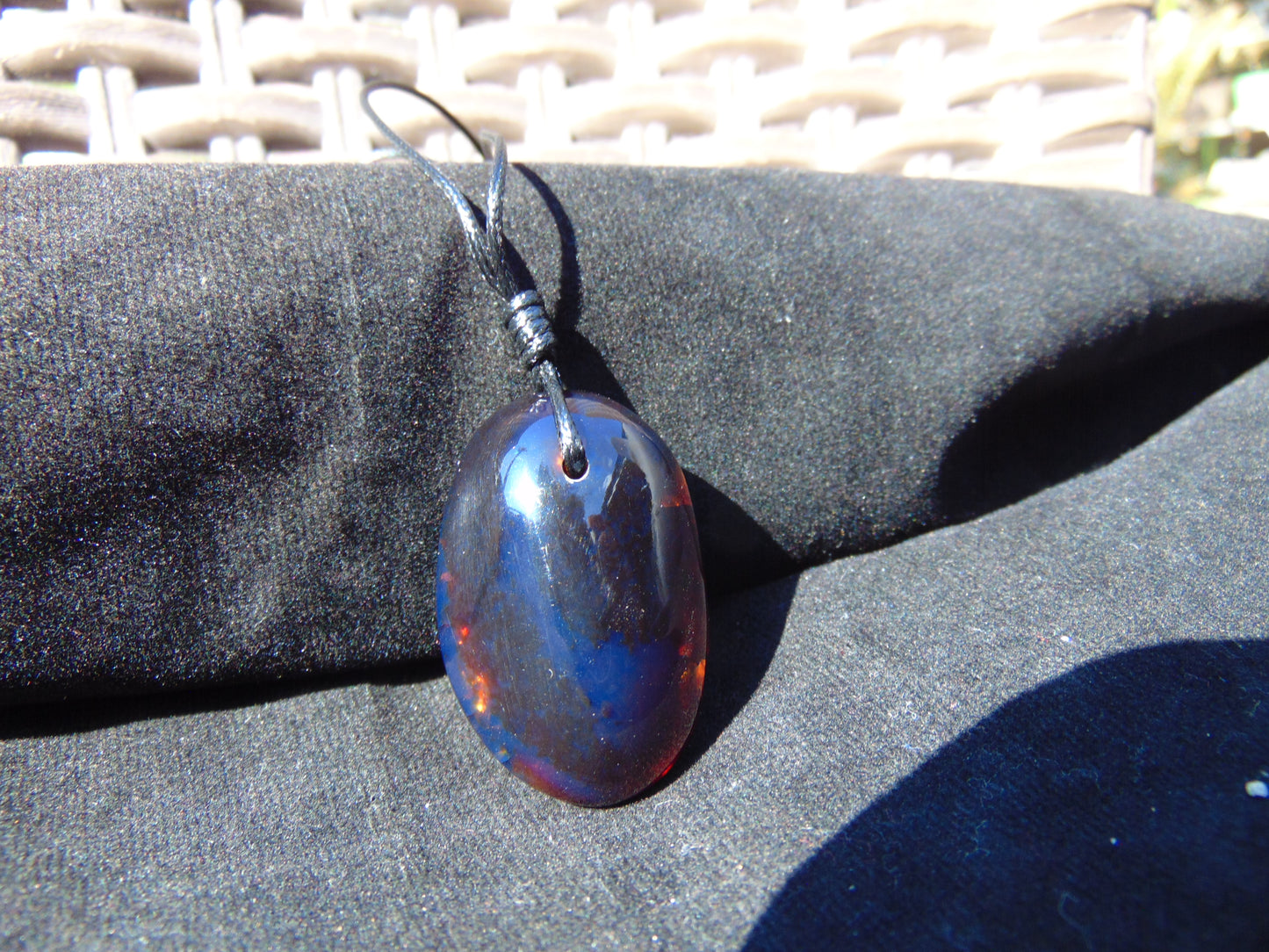 9 gram Pendant Indonesian Black Blue Amber for Healing 26A252