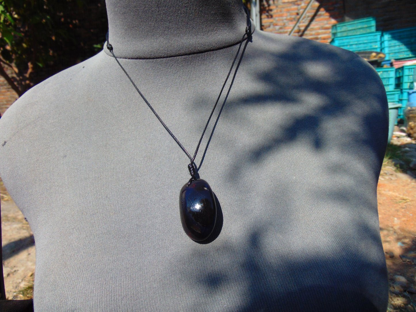 9 gram Pendant Indonesian Black Blue Amber for Healing 26A252