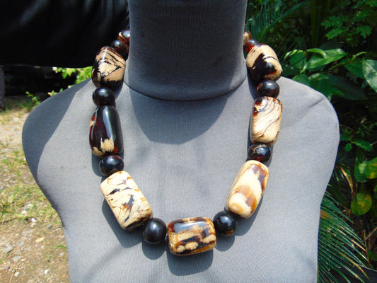 221 gr 19 beads Big Necklace Indonesian white Amber for Healing AWKK9