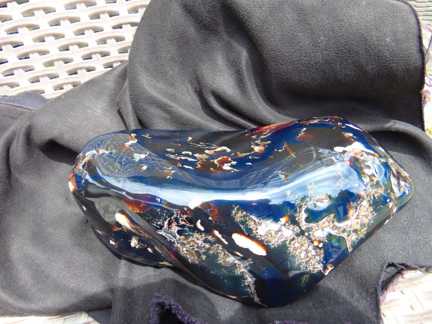 1102 gram full polished 21x8x8 cm Indonesian Blue Amber for Healing AR115