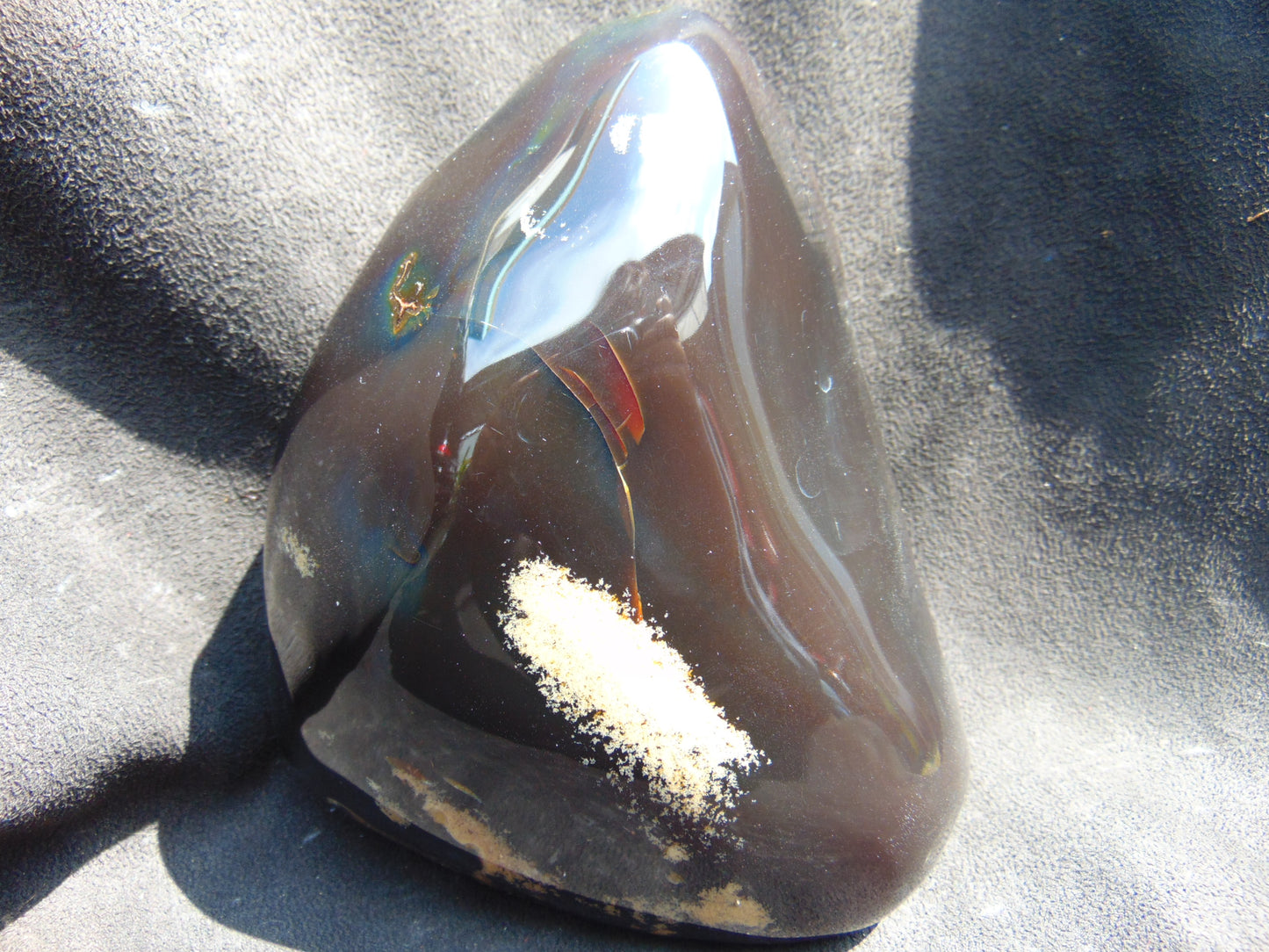 598 gr Full Polished Indonesia Dark Red Amber for Healing BP28