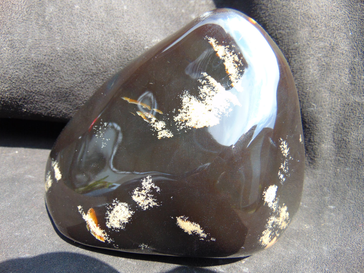 598 gr Full Polished Indonesia Dark Red Amber for Healing BP28