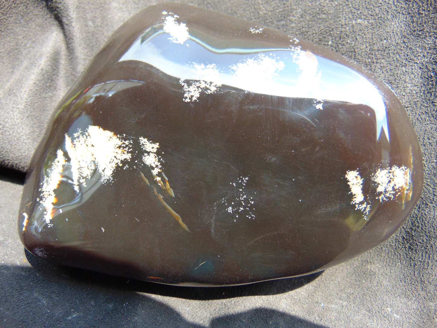 598 gr Full Polished Indonesia Dark Red Amber for Healing BP28