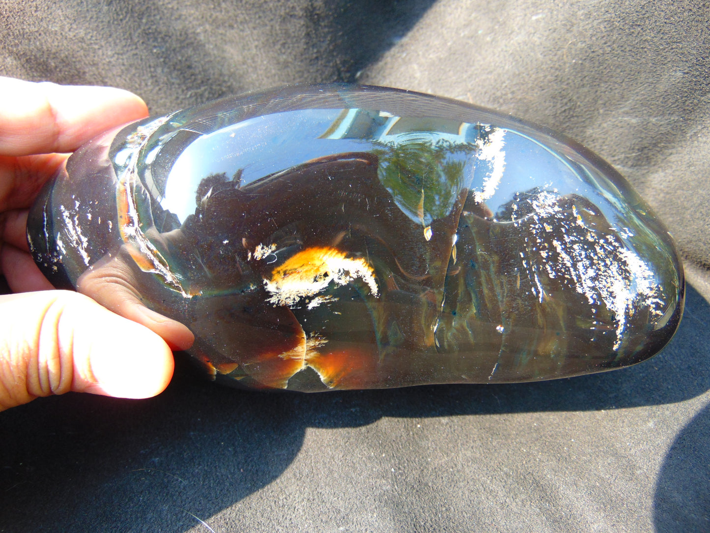 648 gram Full Polished 164x108x77 mm Indonesia Dark Blue Amber for Healing AJ1009