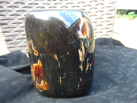 915 gr Square Block Polished 120x100x80 mm Indonesia Green for Healing AR10