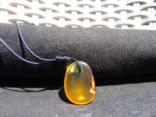 2 gr Pendant Indonesian orange Amber for Healing Y181
