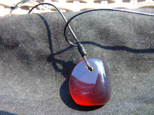 6 gram Pendant Indonesian Crystal Red Blue Amber for Healing p26y94