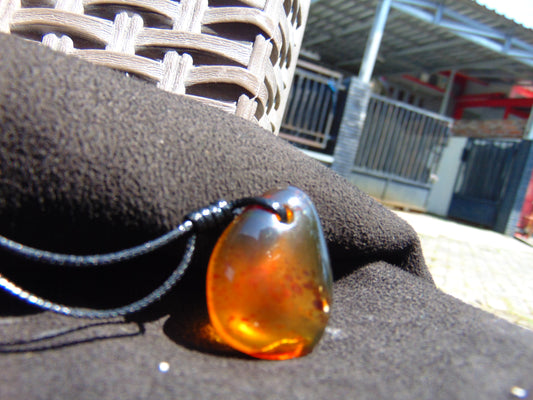 3 gr Pendant Indonesian blue Amber for Healing A579