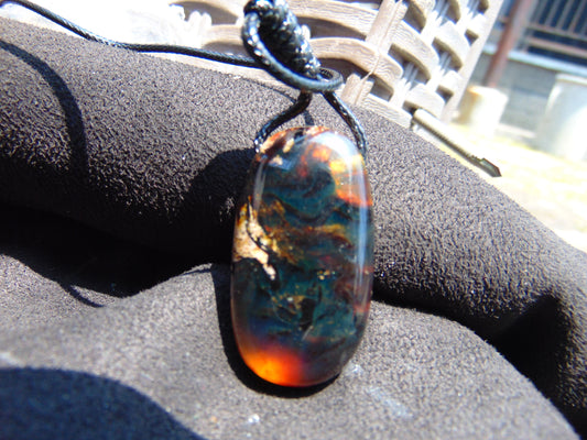 8 gr Pendant Indonesian red Amber for Healing Y16