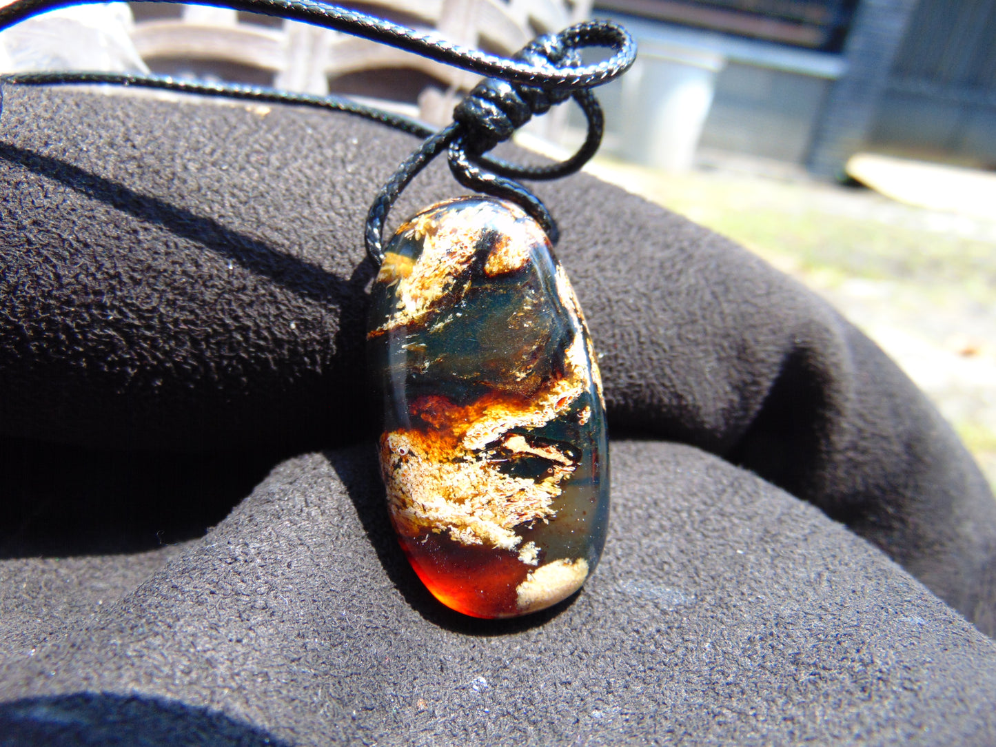 8 gr Pendant Indonesian red Amber for Healing Y16