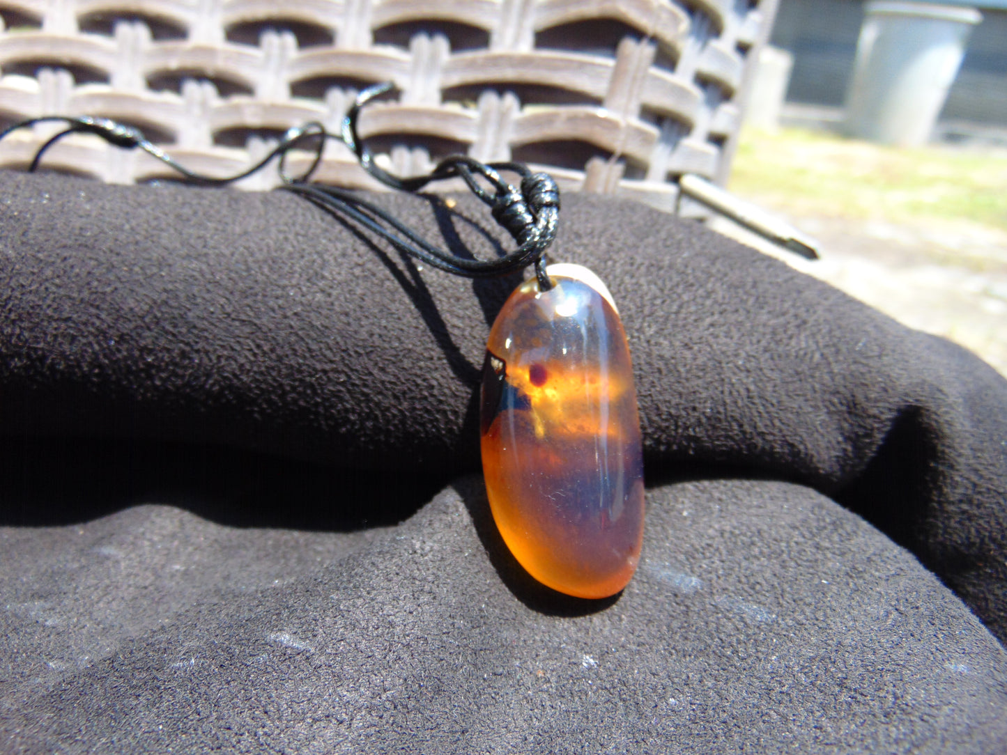 9 gr Pendant Indonesian orange Blue Amber for Healing A99