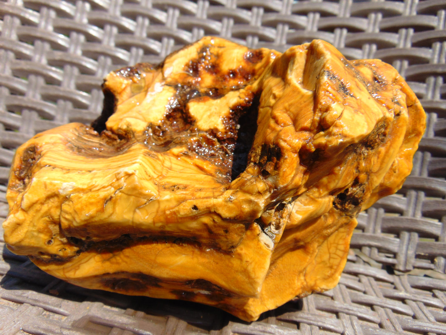 592 gram Polished Indonesia Yellow Aromatic Amber for Healing 26AYE54