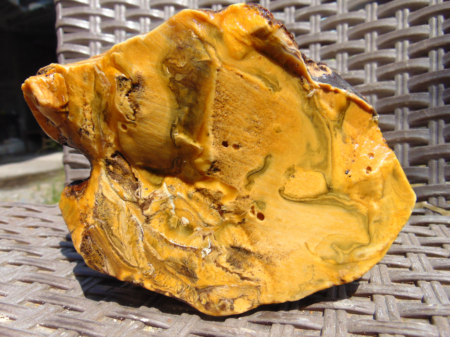 592 gram Polished Indonesia Yellow Aromatic Amber for Healing 26AYE54