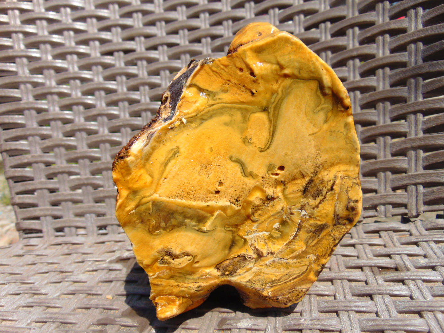 592 gram Polished Indonesia Yellow Aromatic Amber for Healing 26AYE54