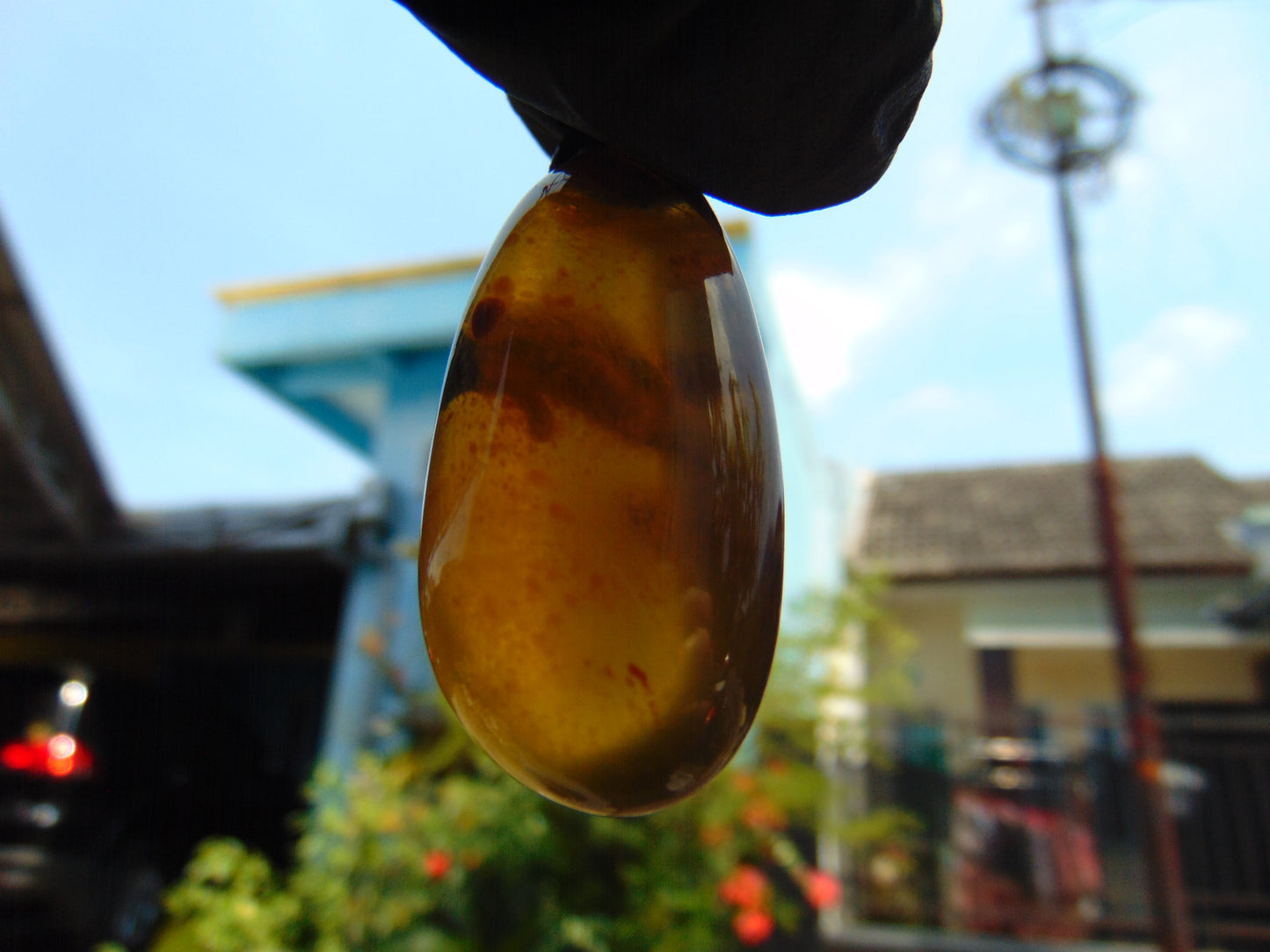 9 gr Pendant Indonesian orange Blue Amber for Healing A99