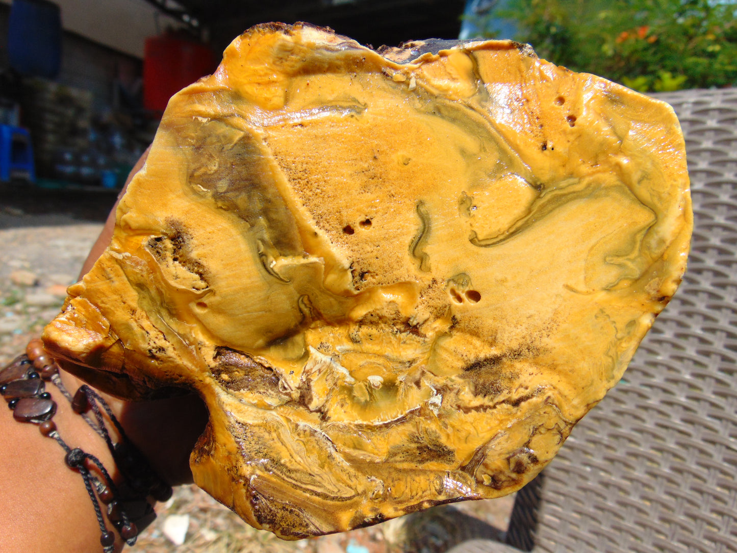 592 gram Polished Indonesia Yellow Aromatic Amber for Healing 26AYE54