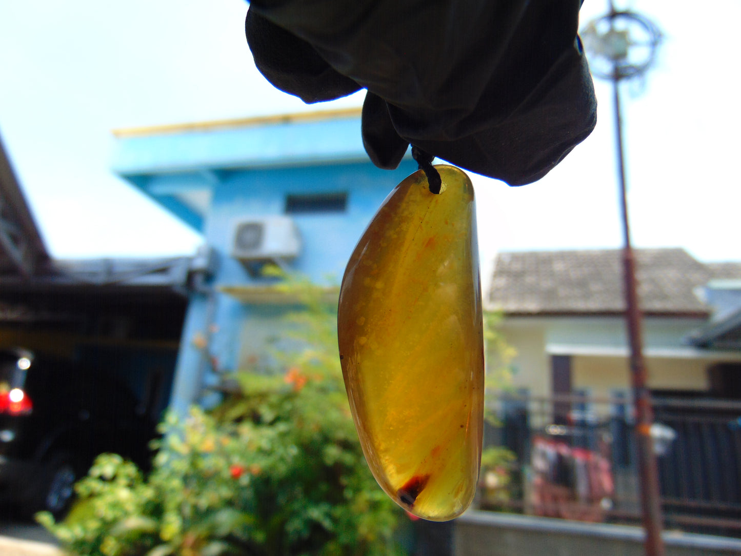 7.71 gr Pendant Indonesian orange Blue Amber for Healing N45
