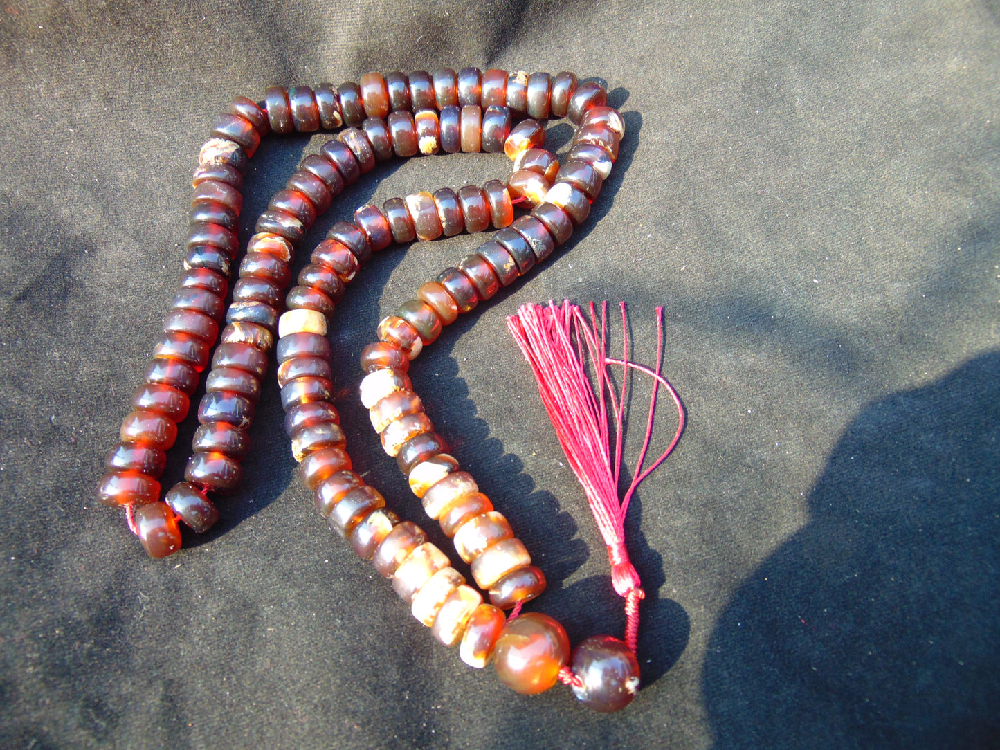 92 gram 108 Rosary Mala Buddha for Yoga and Meditation Indonesian Red White Amber for Healing 26my3