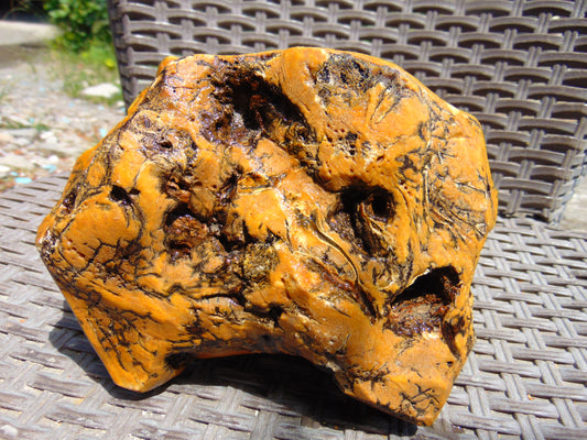 895 gram Polished Indonesia Yellow Aromatic Amber for Healing 26AYE46