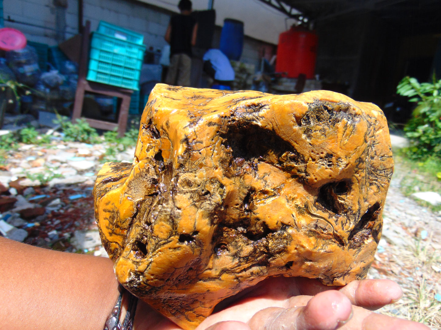 895 gram Polished Indonesia Yellow Aromatic Amber for Healing 26AYE46