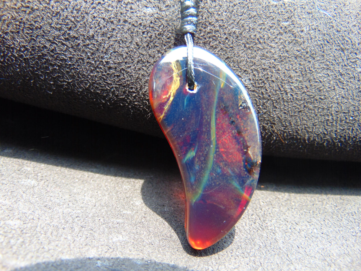 11 gr Comma Pendant 49x39x29  mm Indonesian Blue Amber for Healing PCN633
