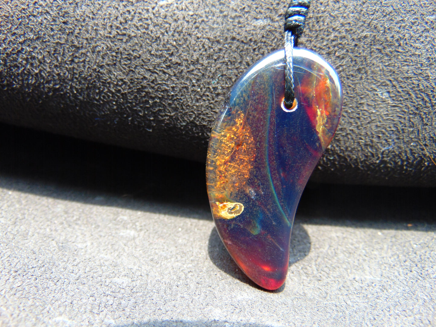 11 gr Comma Pendant 49x39x29  mm Indonesian Blue Amber for Healing PCN633