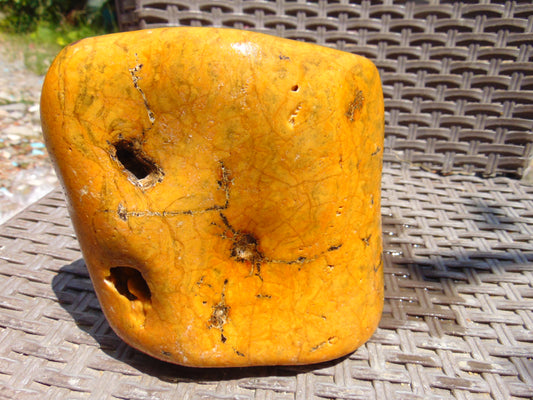 887 gram Polished Indonesia Yellow Aromatic Amber for Healing 25K41