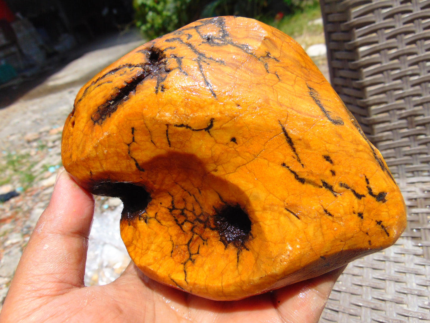 373 gram Polished Indonesia Yellow Aromatic Amber for Healing 25K14