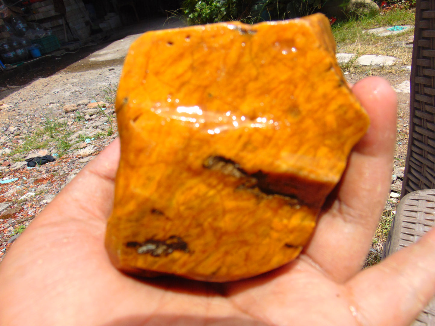 264 gram Polished Indonesia Yellow Aromatic Amber for Healing K06