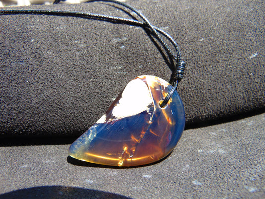18 gr Comma Pendant Indonesian Blue Amber for Healing 25Y33