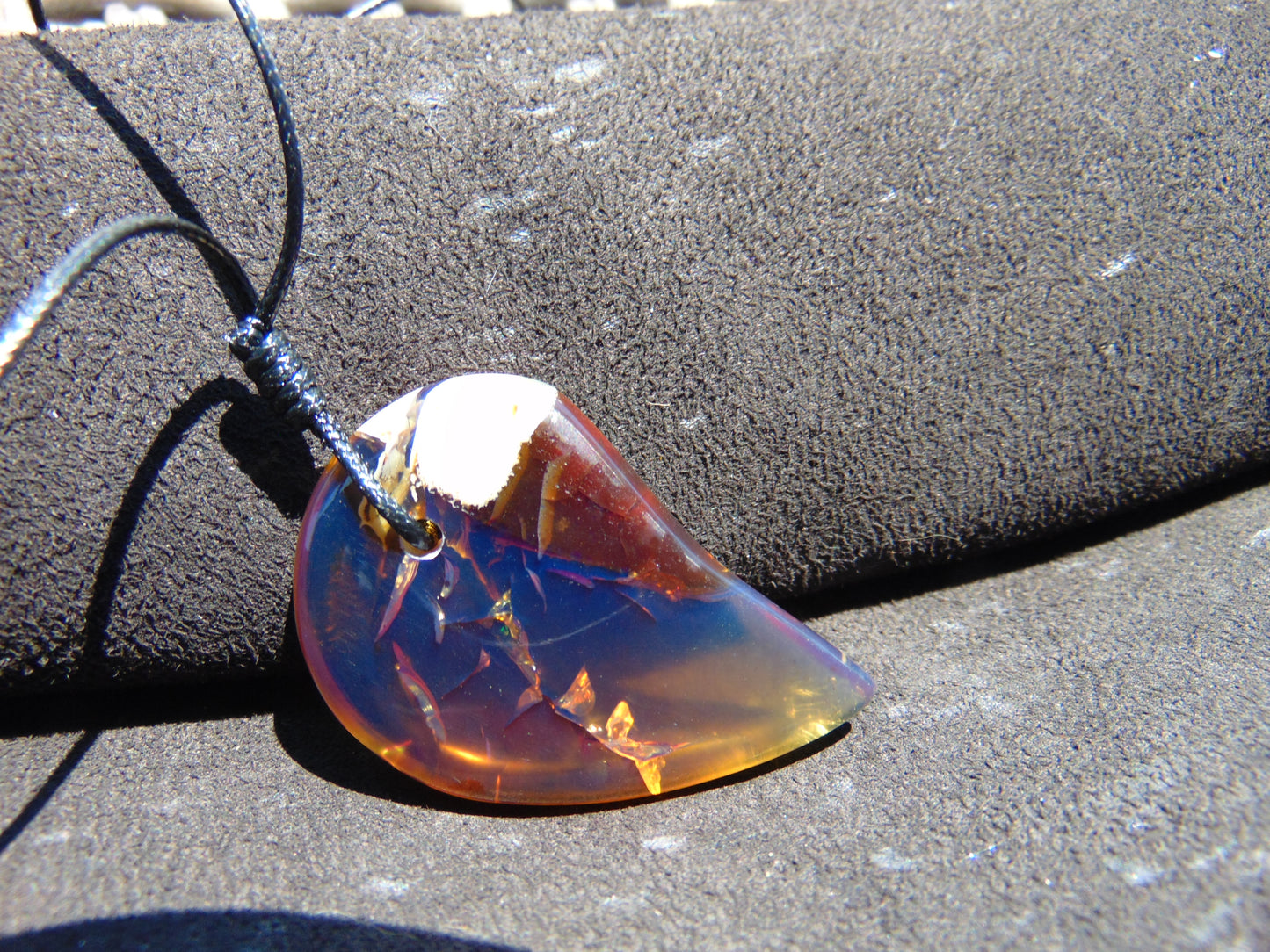 18 gr Comma Pendant Indonesian Blue Amber for Healing 25Y33