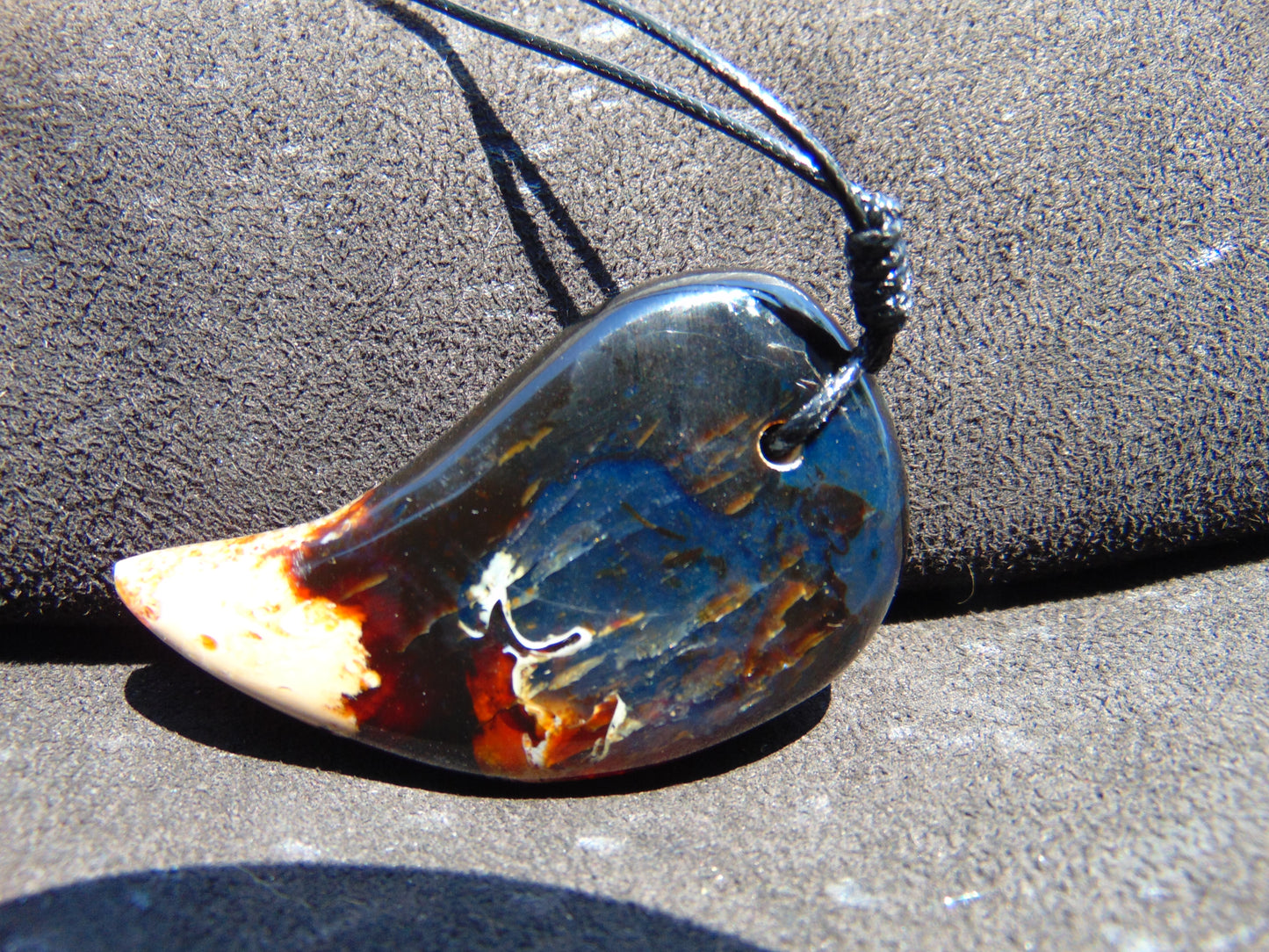 15 gr Pendant Indonesian Black White Blue Amber for Healing 25Y38