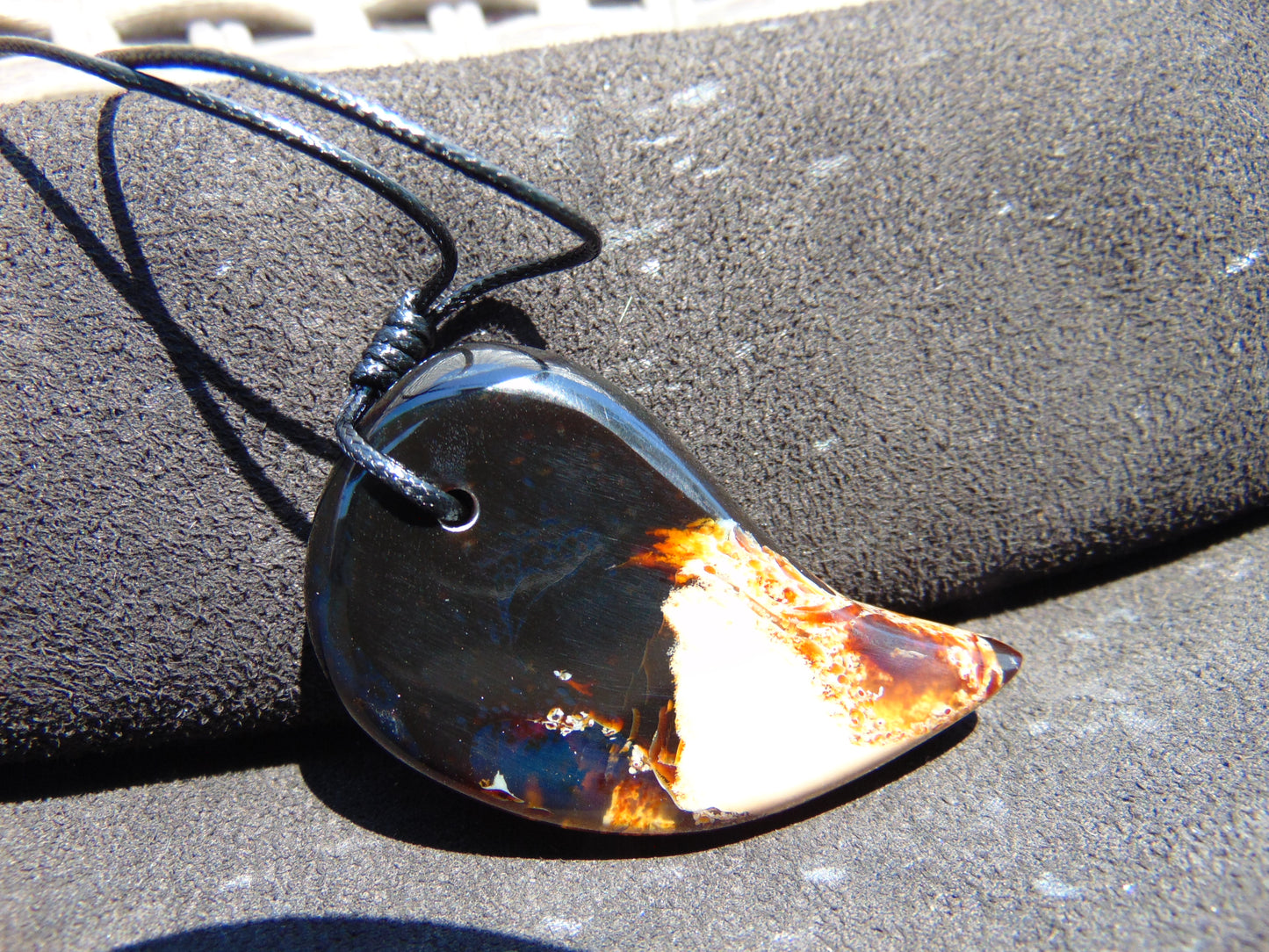 15 gr Pendant Indonesian Black White Blue Amber for Healing 25Y38