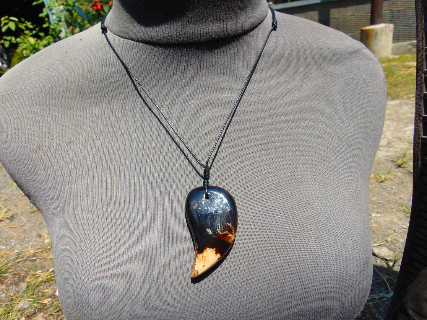 15 gr Pendant Indonesian Black White Blue Amber for Healing 25Y38