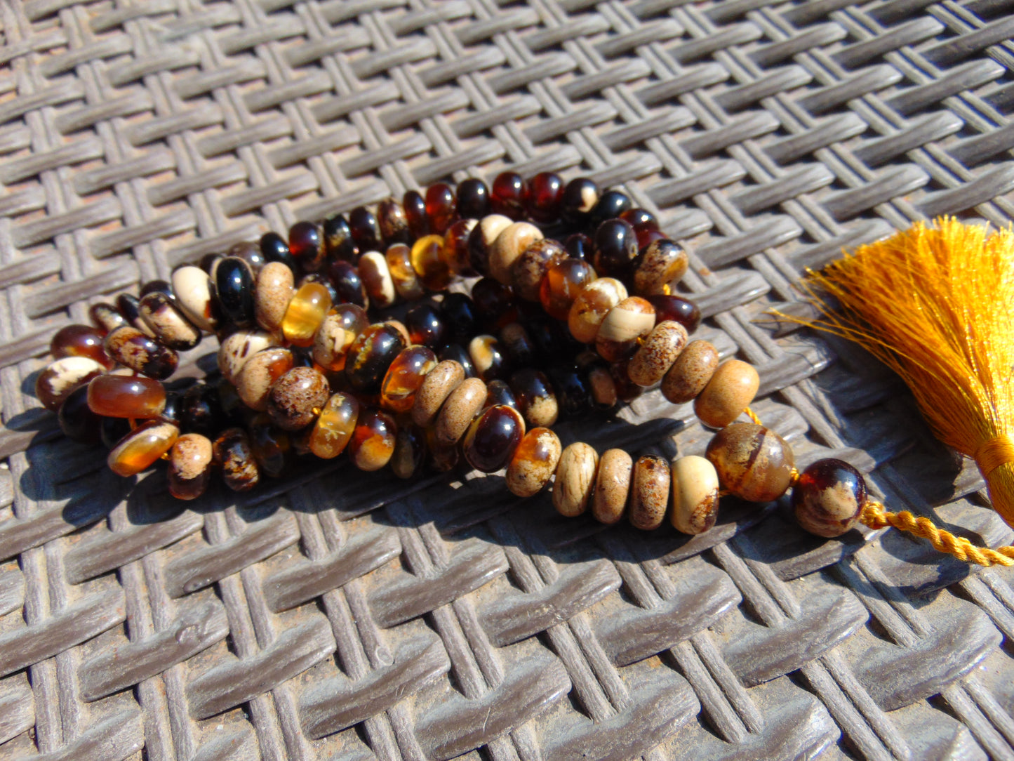 74 gram 108 Mala Buddha for Yoga and Meditation Indonesian White  Amber for Healing M402