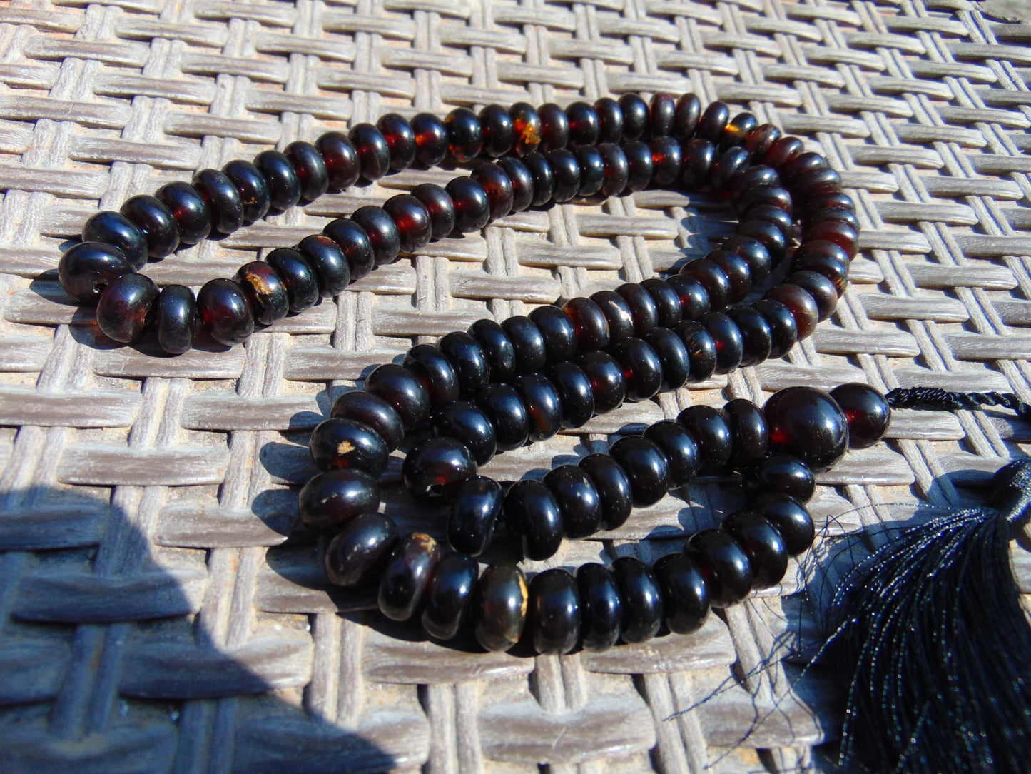 79 gram 108 Mala Buddha for Yoga and Meditation Indonesian Black Red Amber for Healing MR11