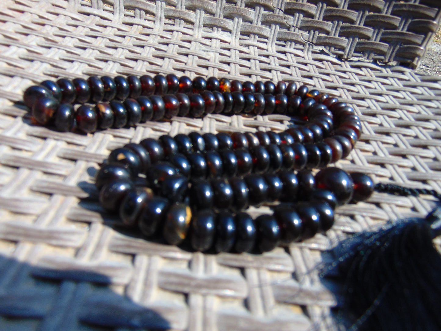 79 gram 108 Mala Buddha for Yoga and Meditation Indonesian Black Red Amber for Healing MR11