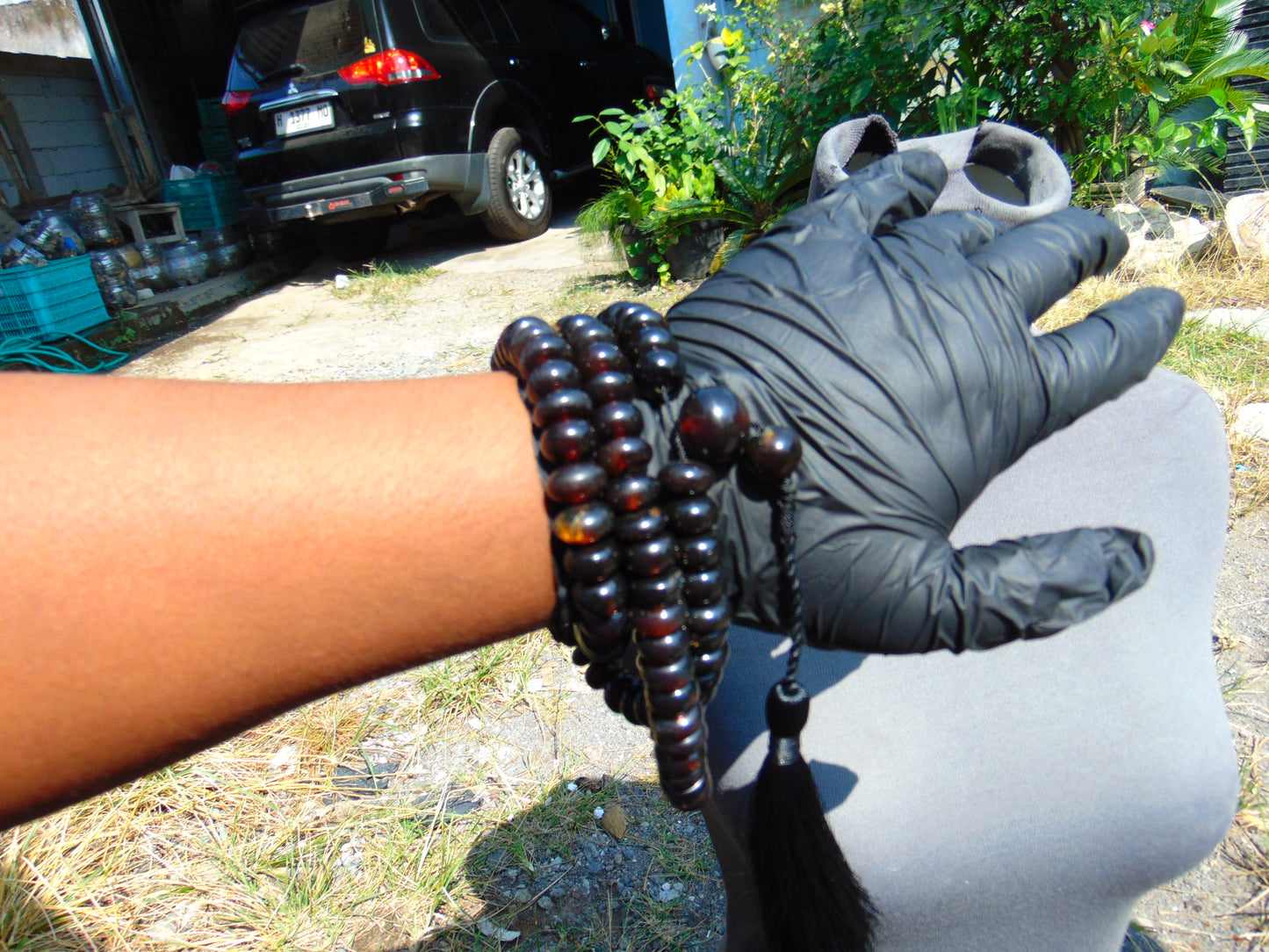 79 gram 108 Mala Buddha for Yoga and Meditation Indonesian Black Red Amber for Healing MR11