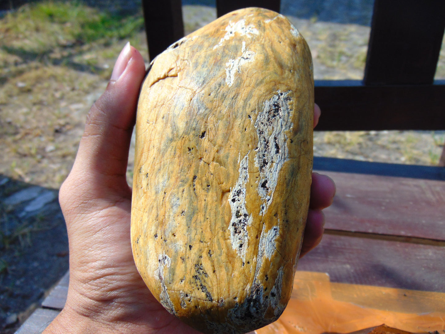 425 gram Polished Indonesia Yellow Aromatic Amber for Healing 26AYE53