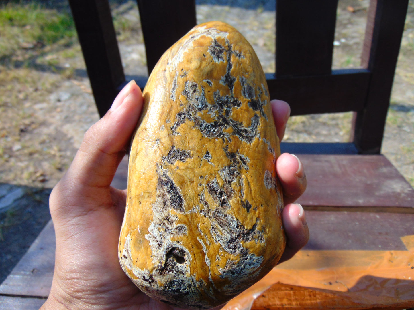 425 gram Polished Indonesia Yellow Aromatic Amber for Healing 26AYE53