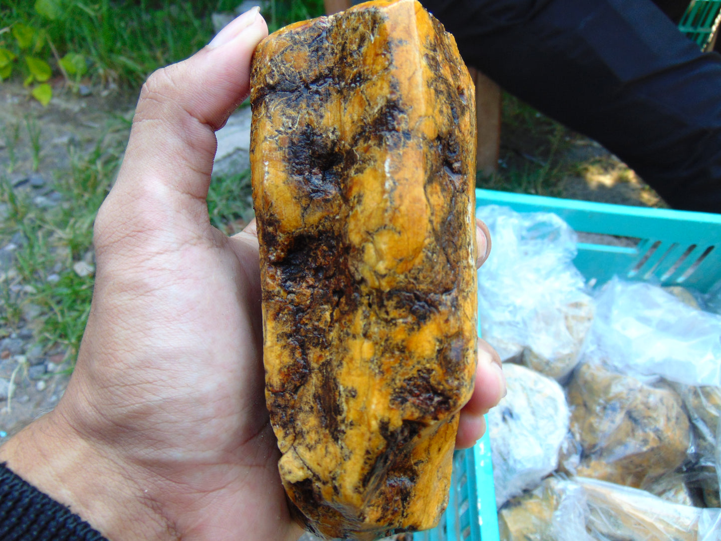 329 gram Polished Indonesia Yellow Aromatic Amber for Healing 26AYE25