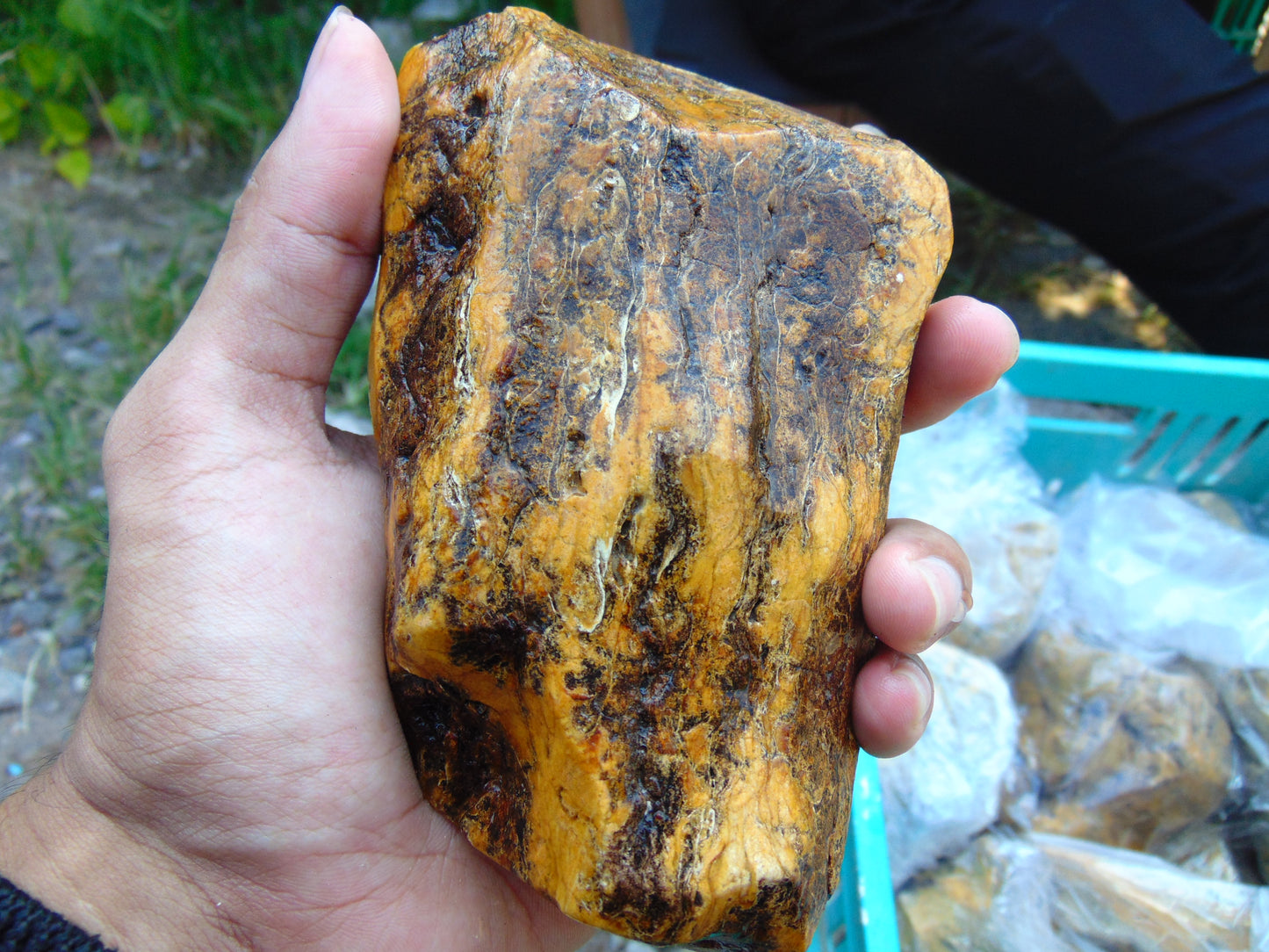 329 gram Polished Indonesia Yellow Aromatic Amber for Healing 26AYE25