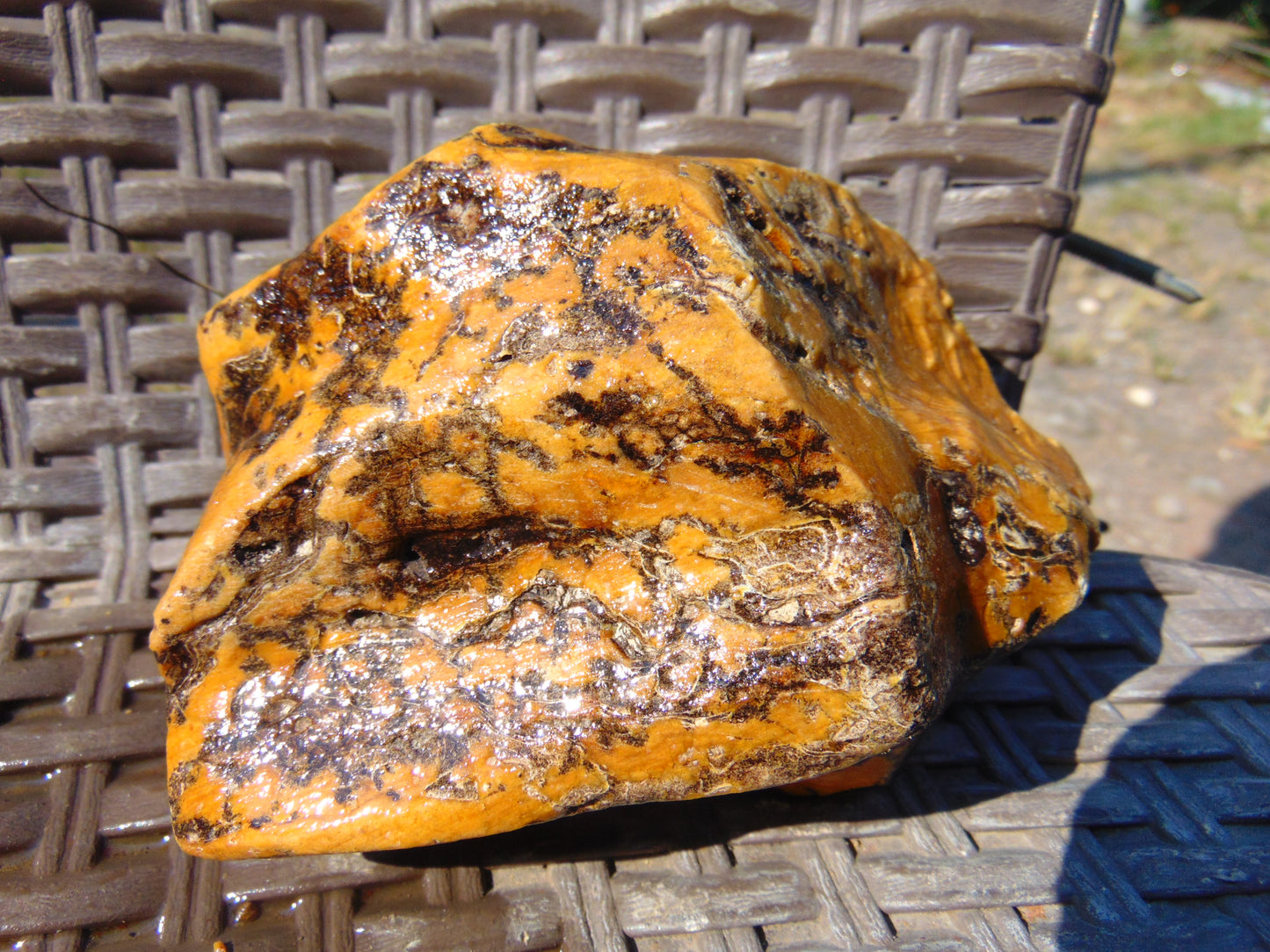 288 gram Polished Indonesia Yellow Aromatic Amber for Healing 26AYE33